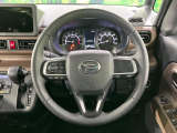 インテリアに合わせたデザインのステアリングは、運転される方のことも考え、運転しやすい形状、大きさです。是非一度、実際に触ってお確かめください。