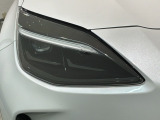 LEDヘッドライトは、点灯の瞬間から最大光量を発揮し、突然暗くなるトンネルなどでの安定感を高めます。