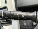 【オートワイパー(AUTO)】雨が降り出した時に、雨滴検出用センサー(レインセンサー)が雨滴を感知すると、自動でワイパーが動作します。