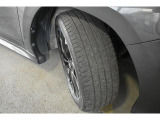 タイヤサイズは215/50R17です