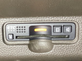 ハンドルの左下にETCがついています。高速道路の料金所の通過も楽々です。 カードの取り出しもしやすい場所についています。