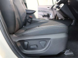 パワーシート搭載。微妙な調整が手軽にでき、ピッタリなポジションで運転することが可能です。