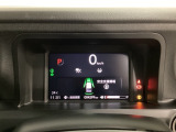デジタル表示のスピードメーターとタコメーター、燃費やオドメーターなどの表示の他に、ホンダセンシング機能などの表示もできる多機能なマルチインフォメーション・ディスプレイです。