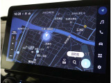 純正ナビを装備。タッチパネル式で使いやすく、お出かけもラクラクです。