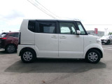 スライドドアですので、狭い駐車場での、乗り降りも、しやすく便利です。