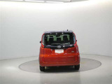 バックカメラが付いているので後方確認が非常にしやすいです。今や運転初心者も熟練者も必須装備!ついていて損はないですね♪