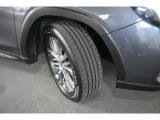 タイヤサイズは225/55R18です