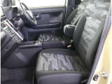 高いホールド性で運転姿勢が安定します。長距離ドライブでも疲れにくいのが魅力です。快適なドライビングライフをお送りください♪