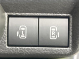 【両側パワースライドドア】スマートキーや運転席のスイッチで後席両側スライドドアの開閉が可能♪電動だから力を入れてドアを開ける必要が無く、小さなお子様でも簡単に開け閉めでき快適です♪