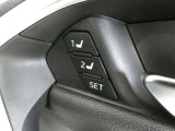 シートポジションメモリー機能は、運転席のシート位置を記憶させておけばメモリー機能であなたのシート位置に電動で戻してくれる便利な機能です。