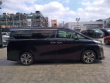 両側パワースライドドア付きだから、狭い駐車スペースなどでの 乗り降りラクラク!小さなお子さまのいるご家庭には嬉しい装備。