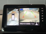 前後左右4つのカメラで、上から見たような映像をお届け、駐車時も安心、アラウンドビューモニター付(肉眼では確認し辛い左前の映像に切り替えることも可能です)。