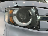 LEDヘッドライトは、点灯の瞬間から最大光量を発揮し、突然暗くなるトンネルなどでの安定感を高めます。