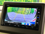 【バックカメラ】駐車時に後方がリアルタイム映像で確認できます。大型商業施設や立体駐車場での駐車時や、夜間のバック時に大活躍!運転スキルに関わらず、今や必須となった装備のひとつです!