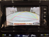 バックガイドモニター(リバース連動)で、後方を確認しながら安心して駐車することができます。運転初心者も熟練者も必須の機能ですよ!