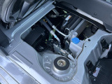 運転席の下にあります。整備工場で点検・整備してからのお渡しです!エンジンルームもきれいです♪ くわしくはスタッフへ!