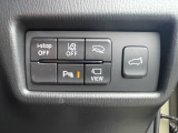 安全装置のスイッチは運転席パネル右下に集約されています。任意で切り替え可能なため状況に合わせてお使いください。