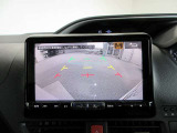 バックカメラで後方がリアルタイム映像で確認できます!商業施設や駐車場での駐車時や、夜間のバック時にも安心です♪