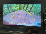 【バックカメラ】駐車時に後方がリアルタイム映像で確認できます。大型商業施設や立体駐車場での駐車時や、夜間のバック時に大活躍!運転スキルに関わらず、今や必須となった装備のひとつです!