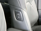助手席もパワーシート付です。運転席からは、助手席肩口パワーシートスイッチで助手席シートの操作が手軽にできます。