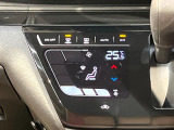 【オートエアコン】一度お好みの温度に設定すれば、車内の温度を検知し風量や温度を自動で調整。暑い&hellip;寒い&hellip;と何度もスイッチ操作をする必要はありません。快適な車内空間には必須の機能ですね♪
