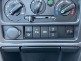 各機能の切り替えボタンは運転席前方の手の届きやすい場所に配置してあります。