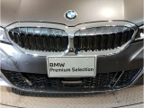 BMW代表的な特徴のキドニーグリル。BMWのすべてのモデルに採用され、BMWらしさを強調しております。