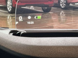 前方から目をそらさずディスプレイの確認ができるので、視線移動が減り安全運転や疲労軽減につながります。