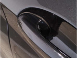 【デザインとの融合】BMWデザイナーが創り出したボディデザインを損なう事のない様に配置とデザインに拘っています。ドアノブについてもBMWの拘りに妥協はありません。