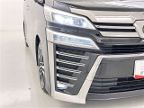 フォグランプ装着車です。暗い夜道の車両前方を明るく照らします