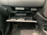 車検証入れになどにも使える便利な収納BOXあります。