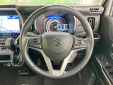 インテリアに合わせたデザインのステアリングは、運転される方のことも考え、運転しやすい形状、大きさです。是非一度、実際に触ってお確かめください。