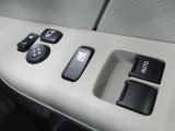 ビジネスカーでも快適装備は外せません。運転席&助手席はパワーウインドウです。(挟み込み防止機能付き)。