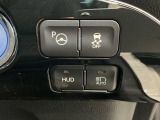 シンプルインテリジェントパーキングアシスト、車がカーブの外側へ膨らんだり内側へ巻き込んだりする挙動を防止する横滑り防止装置、ヘッドアップディスプレイ、オートマチックハイビームです!