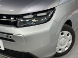 【LEDヘッドライト】悪天候や夜間走行時も良好な視界を確保し安心して運転できる高輝度LEDヘッドライトを装備!点灯速度が早く、消費電力も抑えられています。