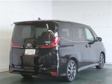 沢山乗れるのがこの車の魅力!2台で移動しないと・・・なんて時もこの車なら1台で!大活躍です♪