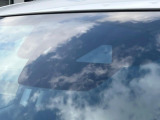 【スマートブレーキサポート】走行中に前方の車両等を認識し、衝突しそうな時は警報とブレーキで衝突回避と被害軽減をアシスト。より安全にドライブをお楽しみいただけます。