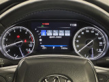【メーターまわり】ドライバーから見やすい位置にあって安全運転に寄与します。マルチインフォメーションディスプレイでは、クルマに関する情報の確認はもちろん、各種安全機能・装備のON/OFFも設定可能。