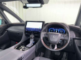 運転席まわりです。 各操作スイッチは使いやすい位置に配置されてます。