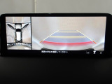 狭い場所での駐車やすれ違いなどでより的確な運転操作に役立つ360&deg;ビューモニターが装備されています。