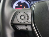 ステアリングスイッチ付き。前方から目を離すことなく操作することが可能です。