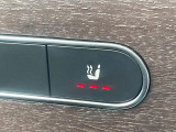 ●フロントシートヒーティング:運転席・助手席共に三段階で調節が可能なシートヒーターを装備しております。季節を問わず快適にご使用いただけます。