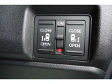 【パワースライドドアスイッチ】運転席から、後部座席の開け閉めが可能なボタンです!ワンプッシュで作動するので、手が塞がっている人などサポートに便利ですね♪