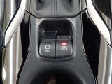 オートホールドは、ブレーキペダルから足を離しても車を停止状態に保つ機能で、運転の負担を軽減してくれますよ♪