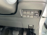 アイドリングストップで信号待ちなど停車時に自動的にエンジンストップ、ガソリン消費をセーブします。機能をON/OFFすることも可能です。