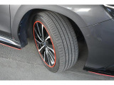 タイヤサイズは225/45R18です