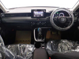 【内装】専任のスタッフが車内を隅々までクリーニング。清潔で綺麗なお車をお届けできるよう一層心掛けております。