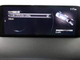 ハンドル操作をアシストすることにより車線からの逸脱回避を支援します。