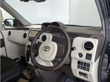 見通しのよいすっきりとした視界で、誰でも運転しやすいです。運転のしやすさは疲れにくさにも繋がりますよ♪