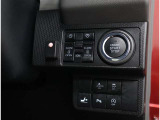 電動のスライドドアで楽々スムース!運転席から開閉の操作ができます!&スタートスイッチを押してエンジン始動ができるスマートキーが装備されています♪ポケットや鞄からキーを出さずに乗り込めます♪